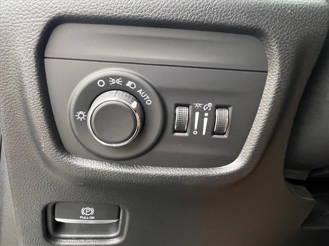 2022 Jeep Grand Cherokee L Laredo 4x4