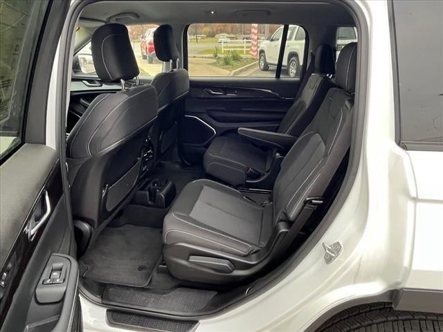 2022 Jeep Grand Cherokee L Laredo 4x4