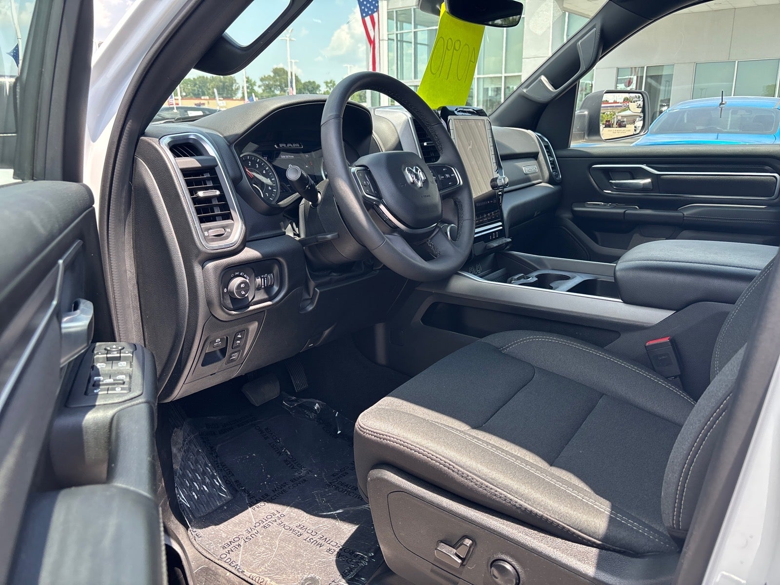 2025 RAM 1500 Big Horn Crew Cab 4x4 5'7' Box