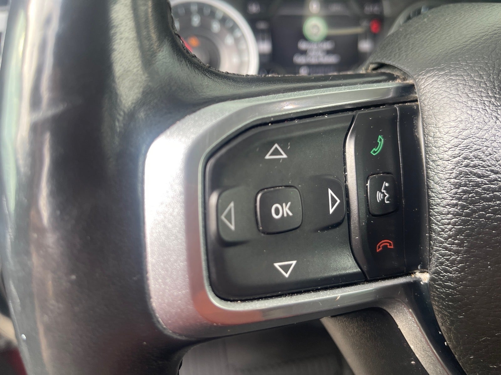 2019 RAM 1500 Laramie Crew Cab 4x4 5'7' Box