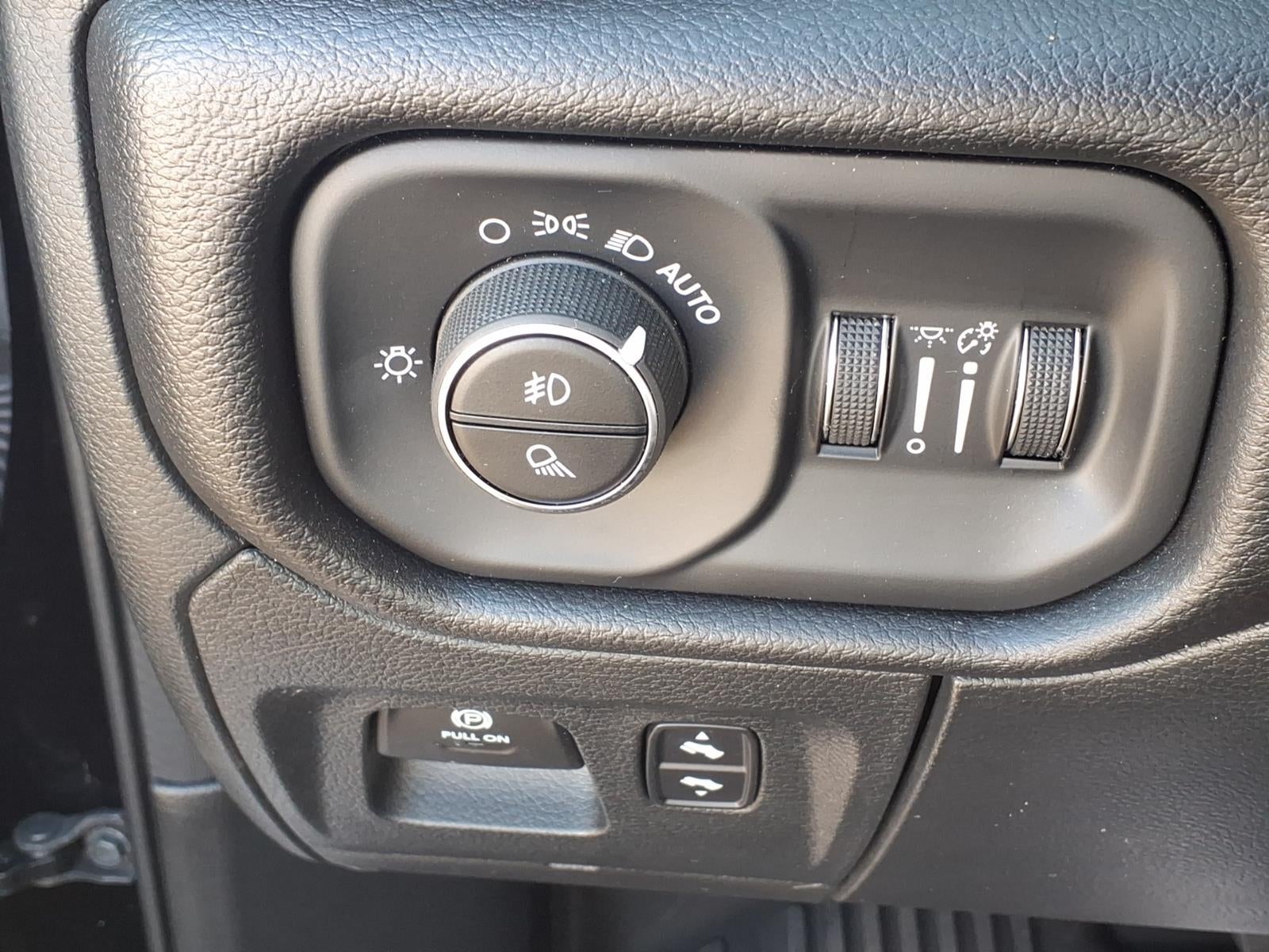 2024 RAM 1500 Laramie Crew Cab 4x4 5'7' Box