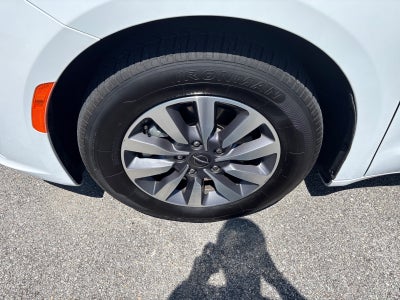2023 Chrysler Pacifica Hybrid Touring L