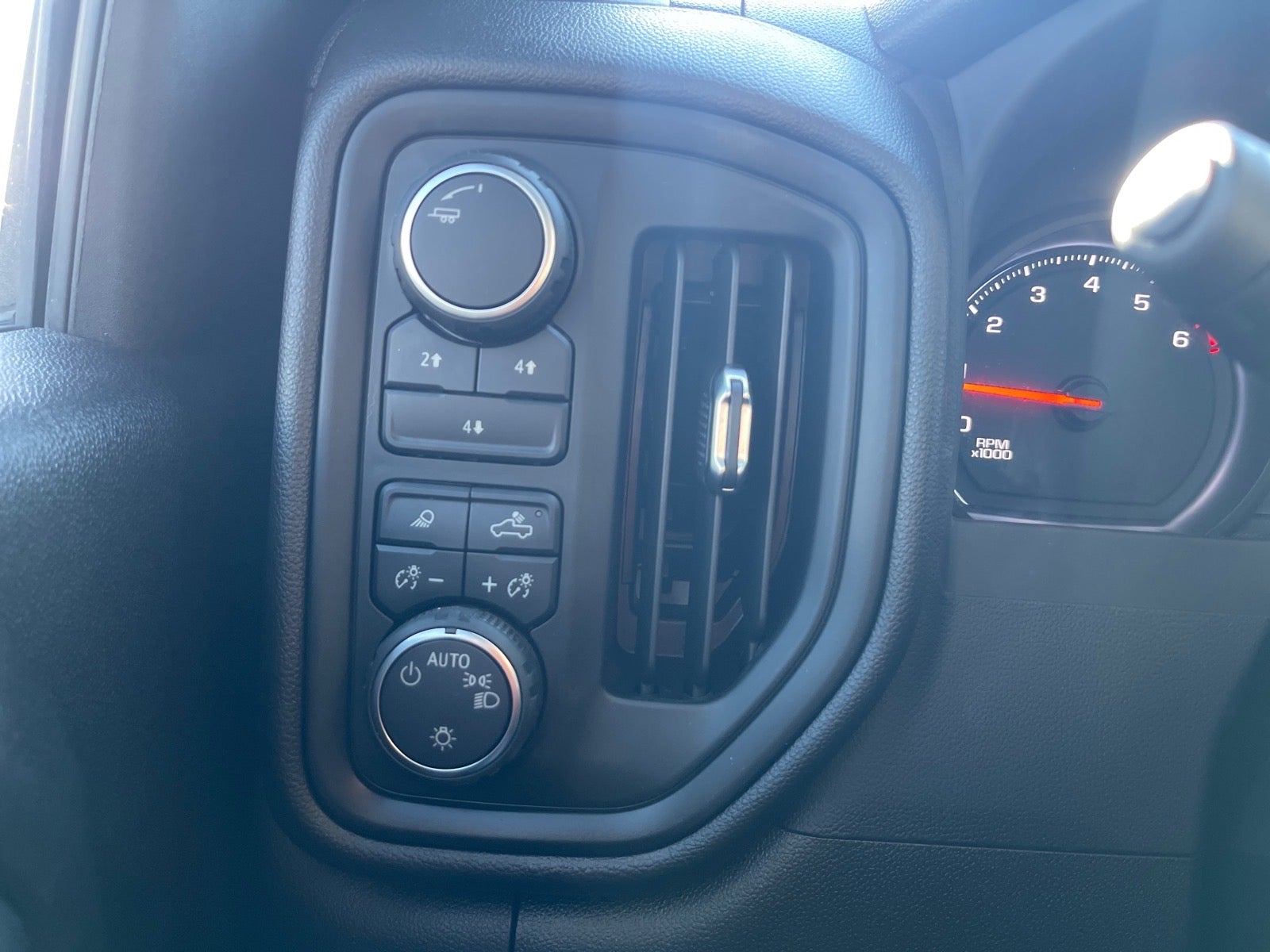 2025 Chevrolet Silverado 2500HD 4WD Crew Cab Standard Bed Custom