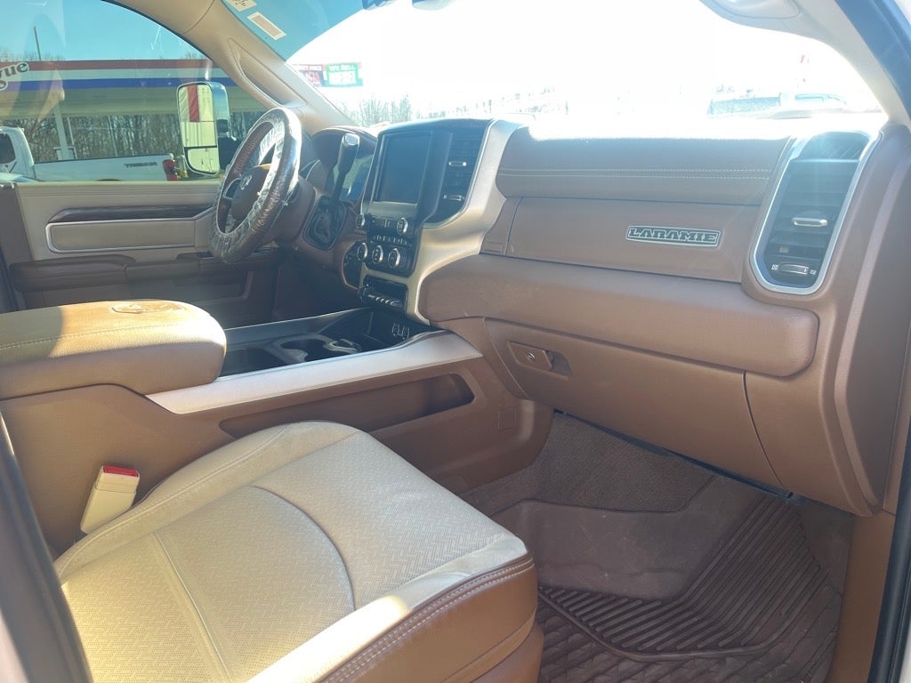 2020 RAM 3500 Laramie Crew Cab 4x4 8' Box