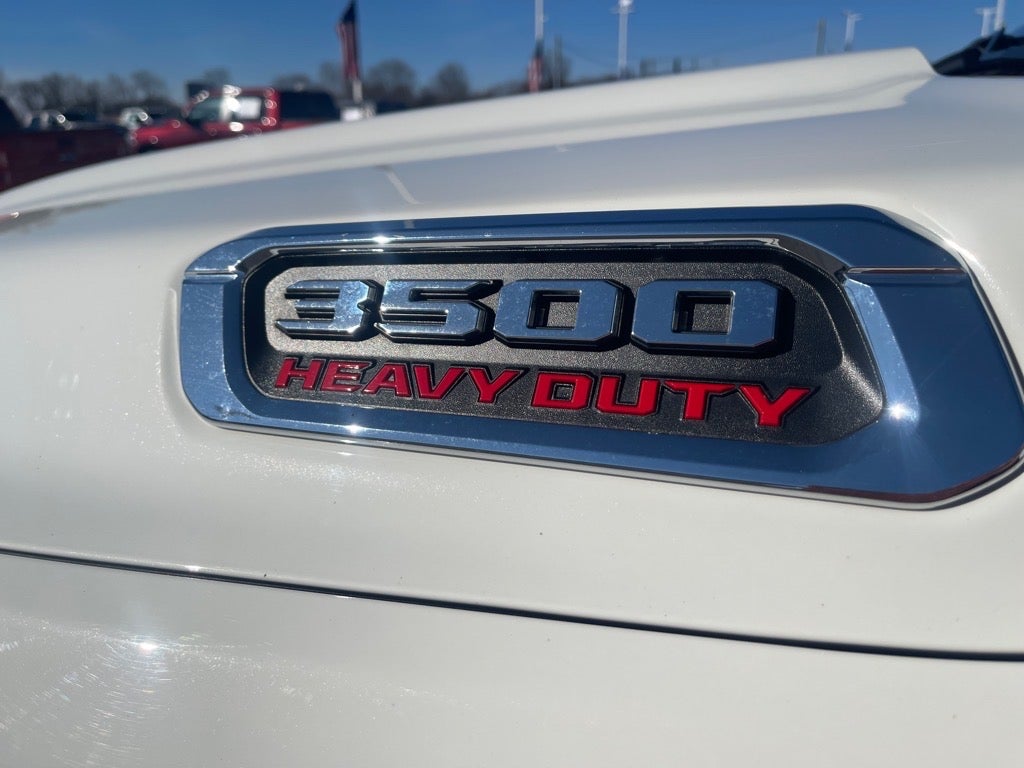 2020 RAM 3500 Laramie Crew Cab 4x4 8' Box