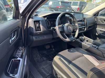 2023 Nissan Pathfinder SL 4WD