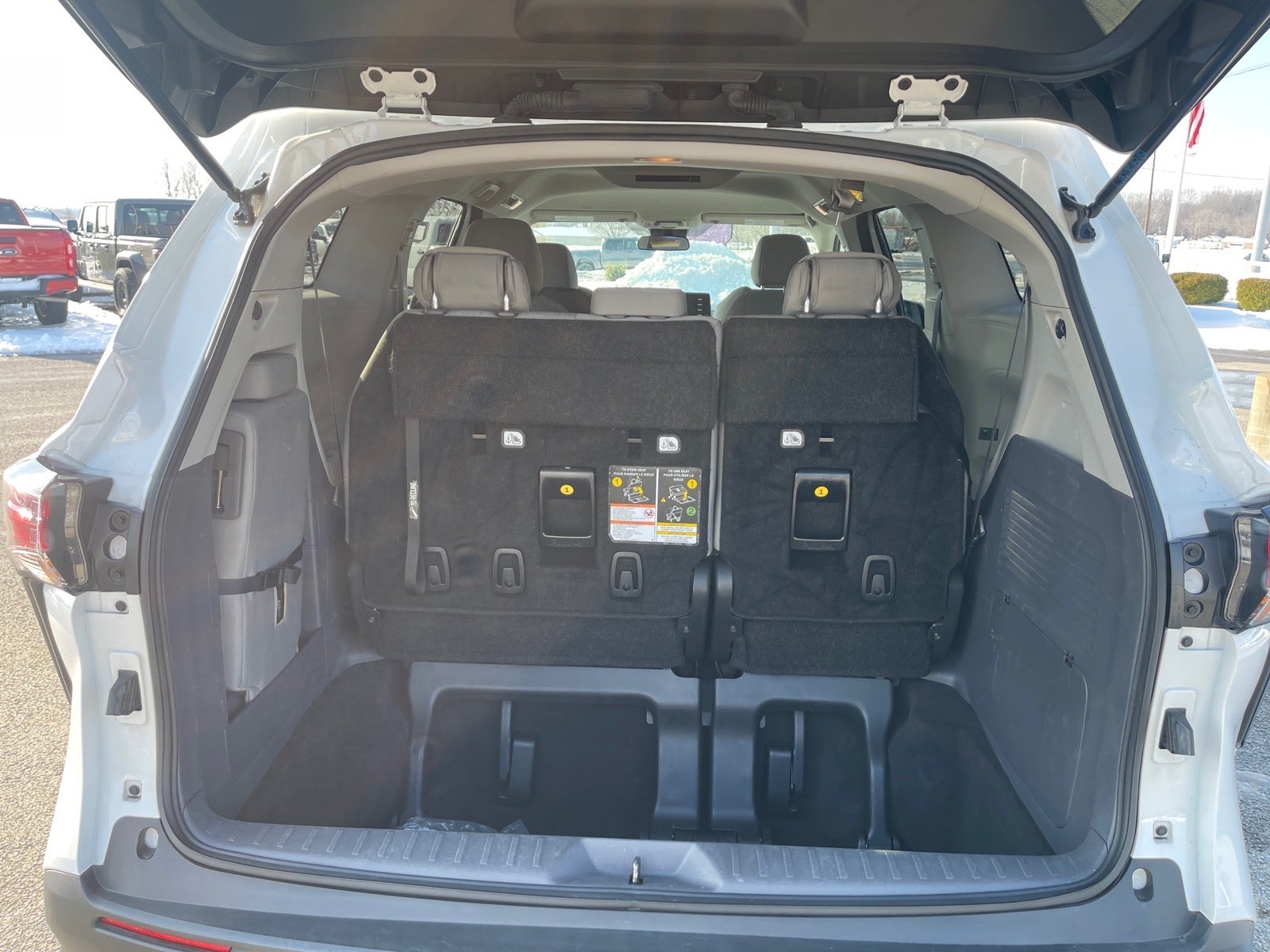 2024 Toyota Sienna LE