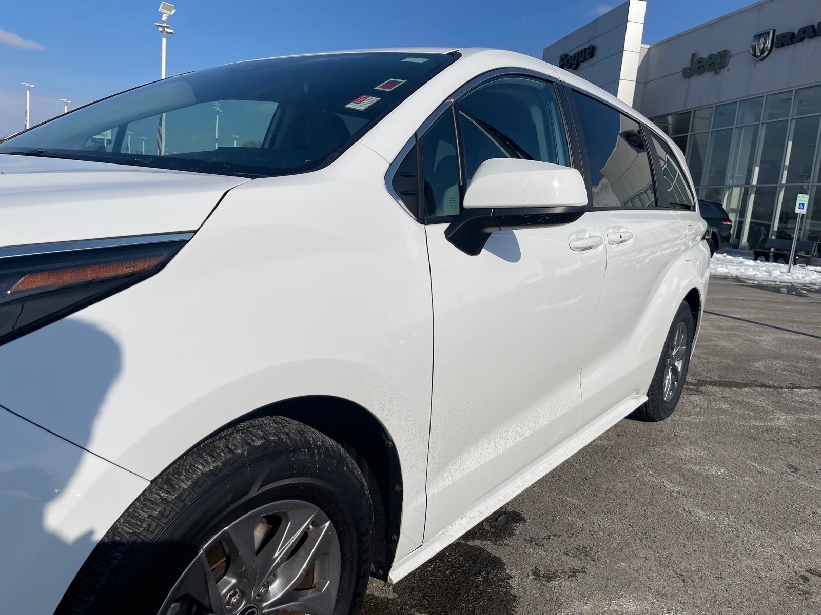 2024 Toyota Sienna LE