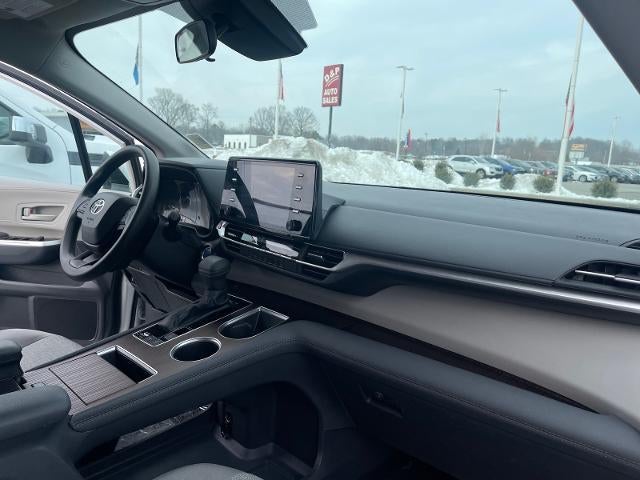 2024 Toyota Sienna LE
