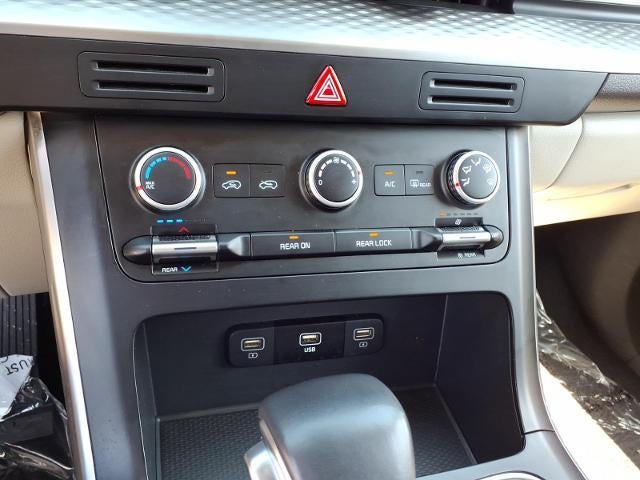 2024 Kia Carnival LX
