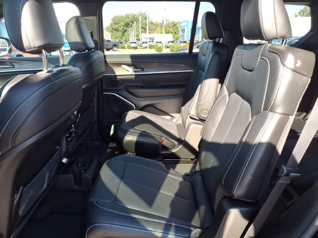 2027 Jeep Grand Cherokee GRAND CHEROKEE L LIMITED RESERVE 4X4