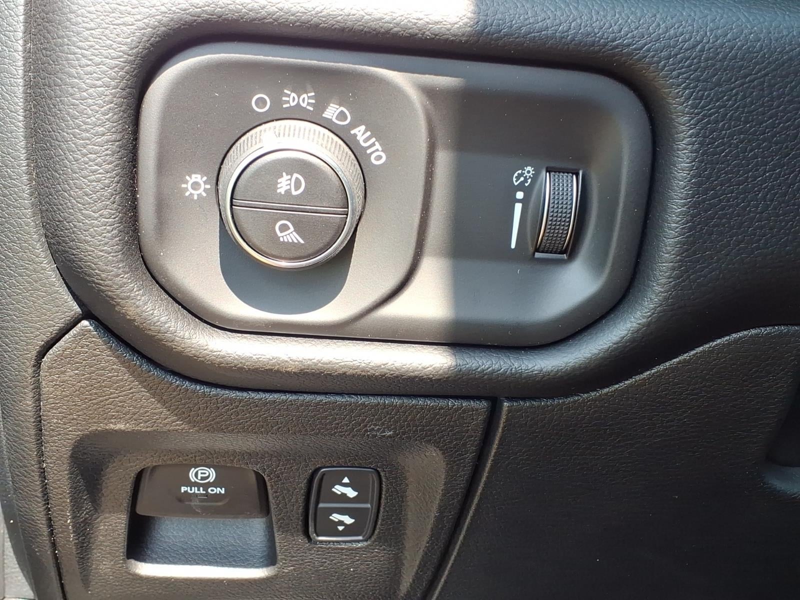 2026 RAM Ram 1500 RAM 1500 EXPRESS CREW CAB 4X4 5'7' BOX