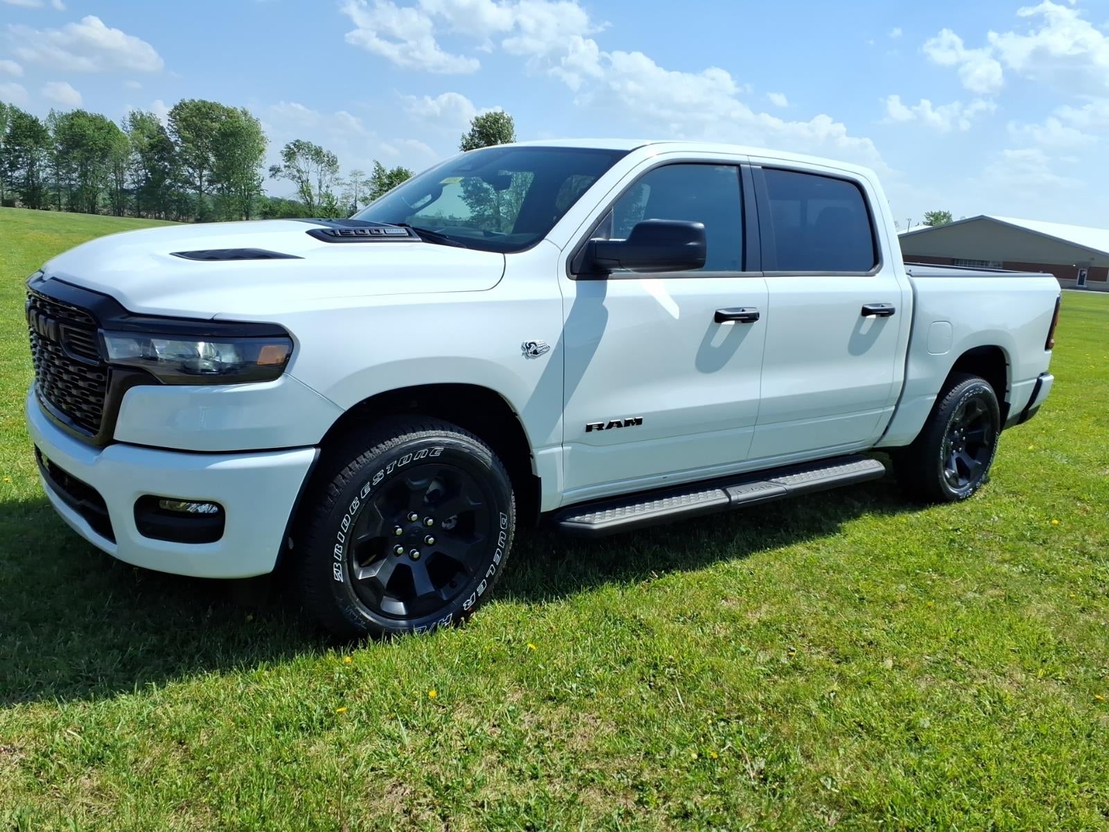 2026 RAM Ram 1500 RAM 1500 EXPRESS CREW CAB 4X4 5'7' BOX