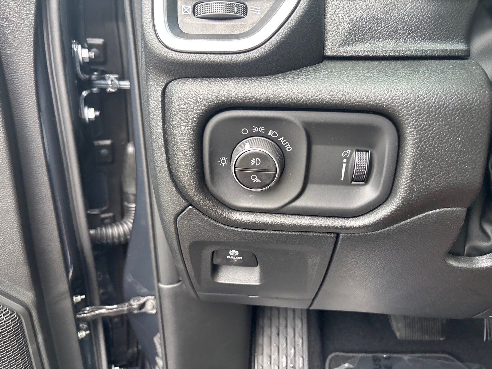2026 RAM 1500 RAM 1500 EXPRESS CREW CAB 4X4 5'7' BOX
