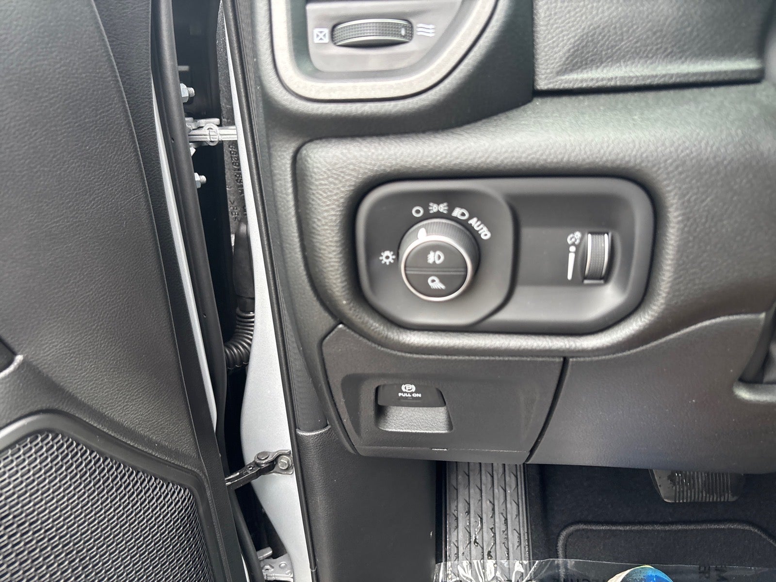 2026 RAM 1500 RAM 1500 EXPRESS CREW CAB 4X4 5'7' BOX