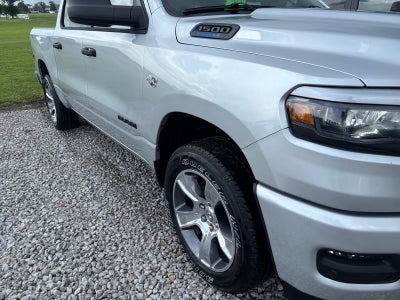 2026 RAM 1500 RAM 1500 EXPRESS CREW CAB 4X4 5'7' BOX