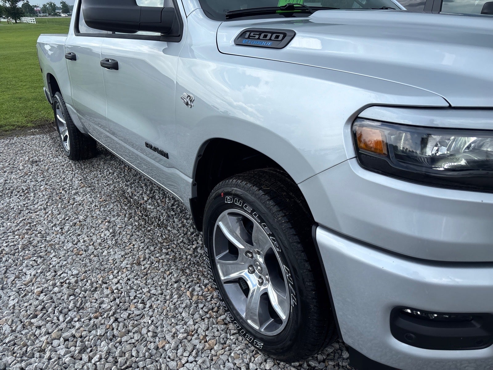 2026 RAM 1500 RAM 1500 EXPRESS CREW CAB 4X4 5'7' BOX