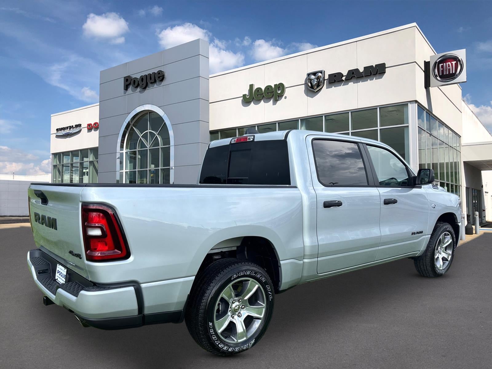 2026 RAM 1500 RAM 1500 EXPRESS CREW CAB 4X4 5'7' BOX