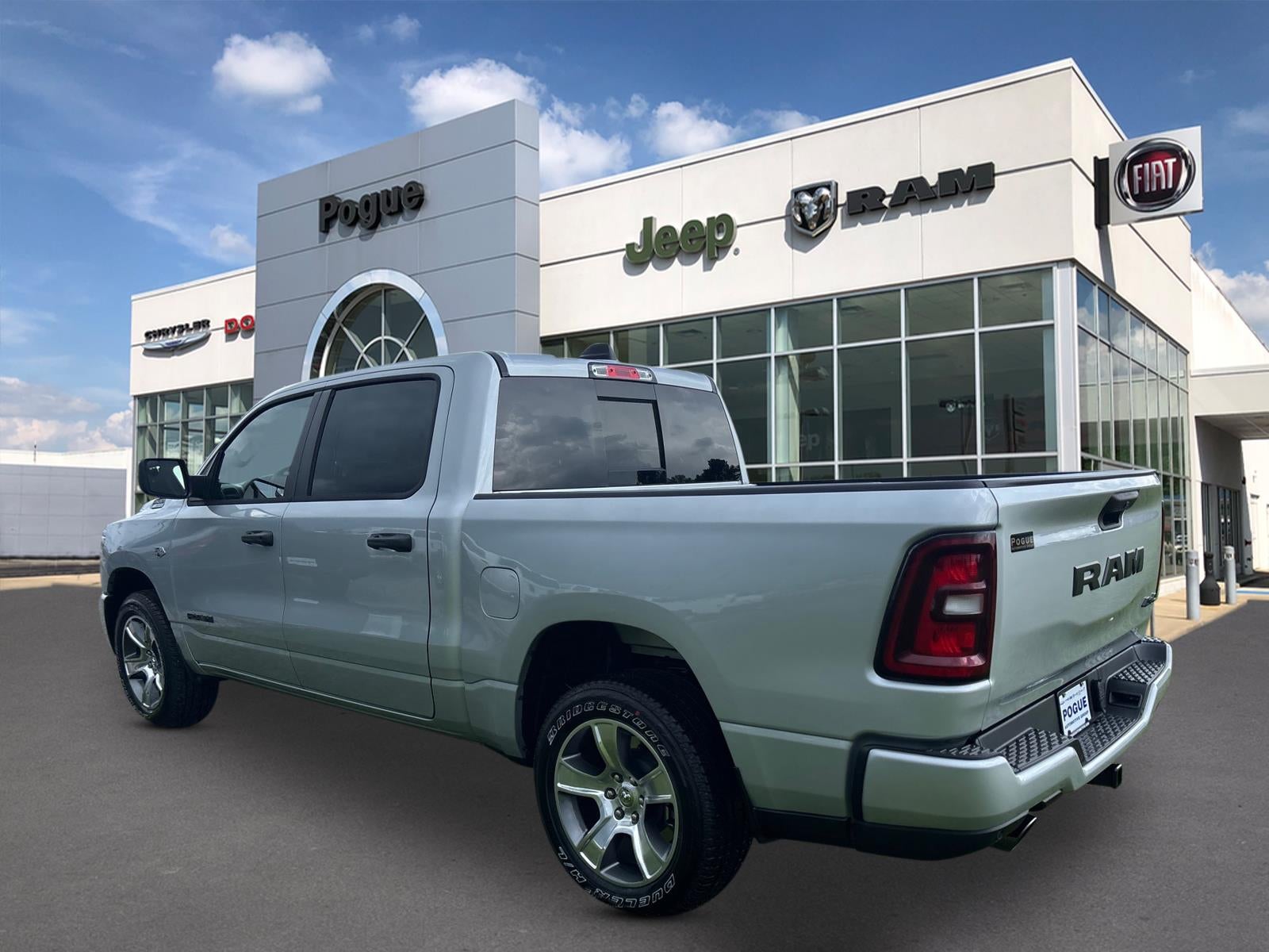 2026 RAM 1500 RAM 1500 EXPRESS CREW CAB 4X4 5'7' BOX