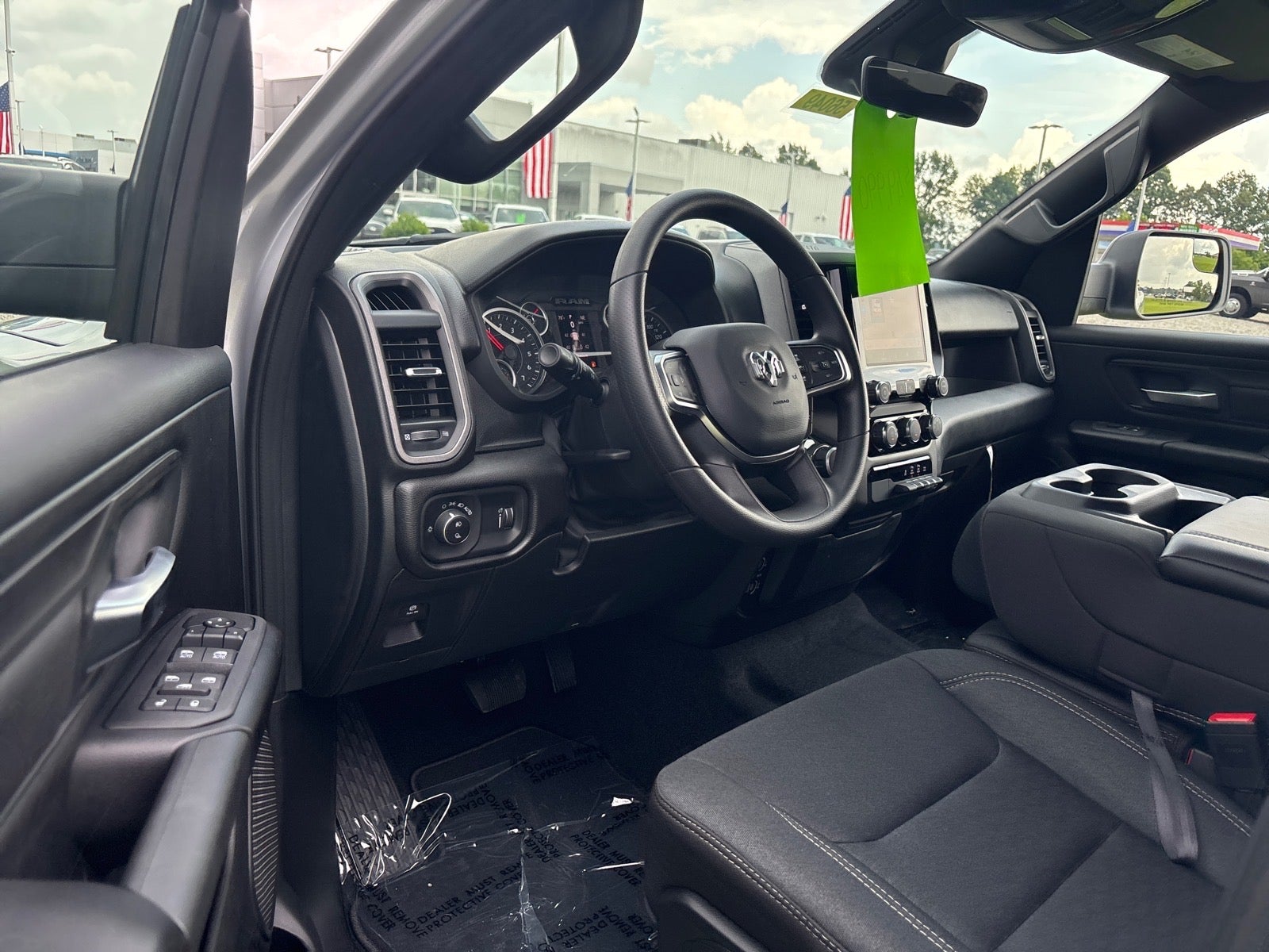 2026 RAM 1500 RAM 1500 EXPRESS CREW CAB 4X4 5'7' BOX