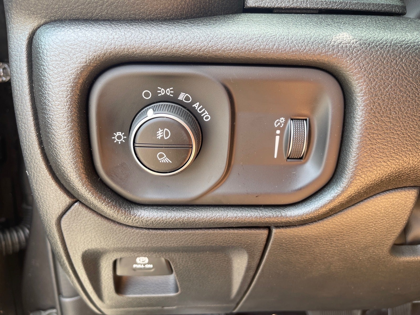 2026 RAM 1500 RAM 1500 EXPRESS CREW CAB 4X4 5'7' BOX