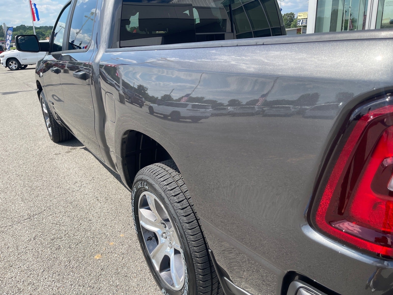 2026 RAM 1500 RAM 1500 EXPRESS CREW CAB 4X4 5'7' BOX