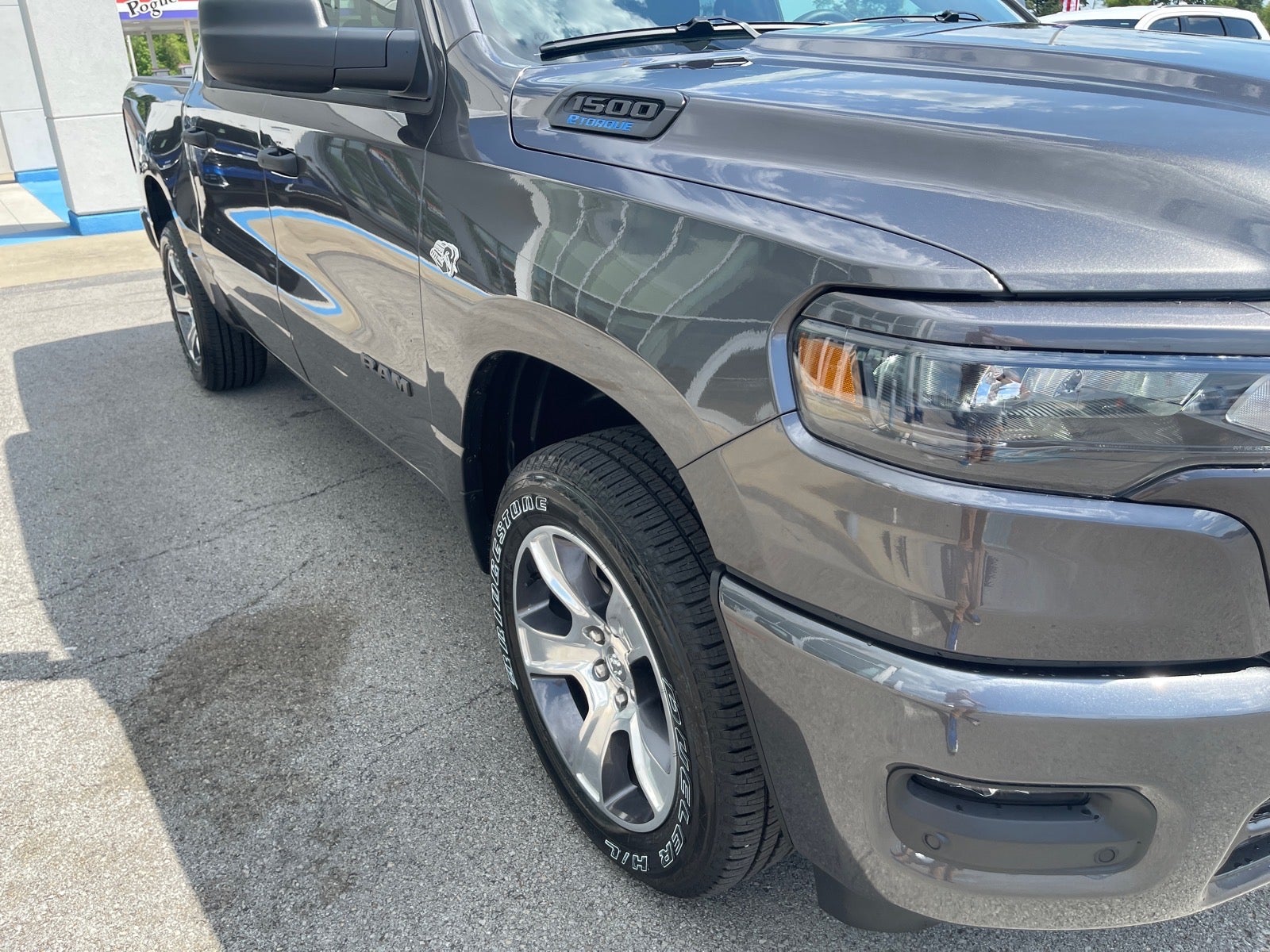 2026 RAM 1500 RAM 1500 EXPRESS CREW CAB 4X4 5'7' BOX