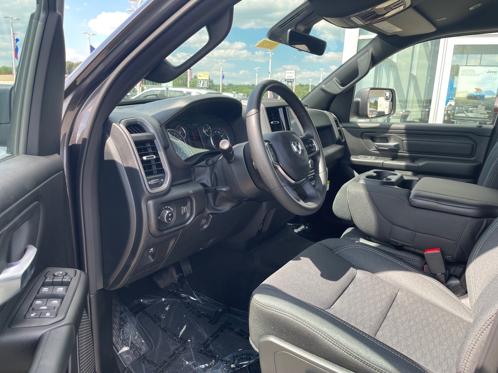 2026 RAM 1500 RAM 1500 EXPRESS CREW CAB 4X4 5'7' BOX