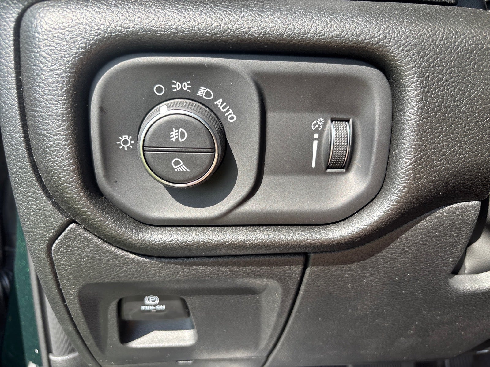2026 RAM 1500 RAM 1500 EXPRESS CREW CAB 4X4 5'7' BOX