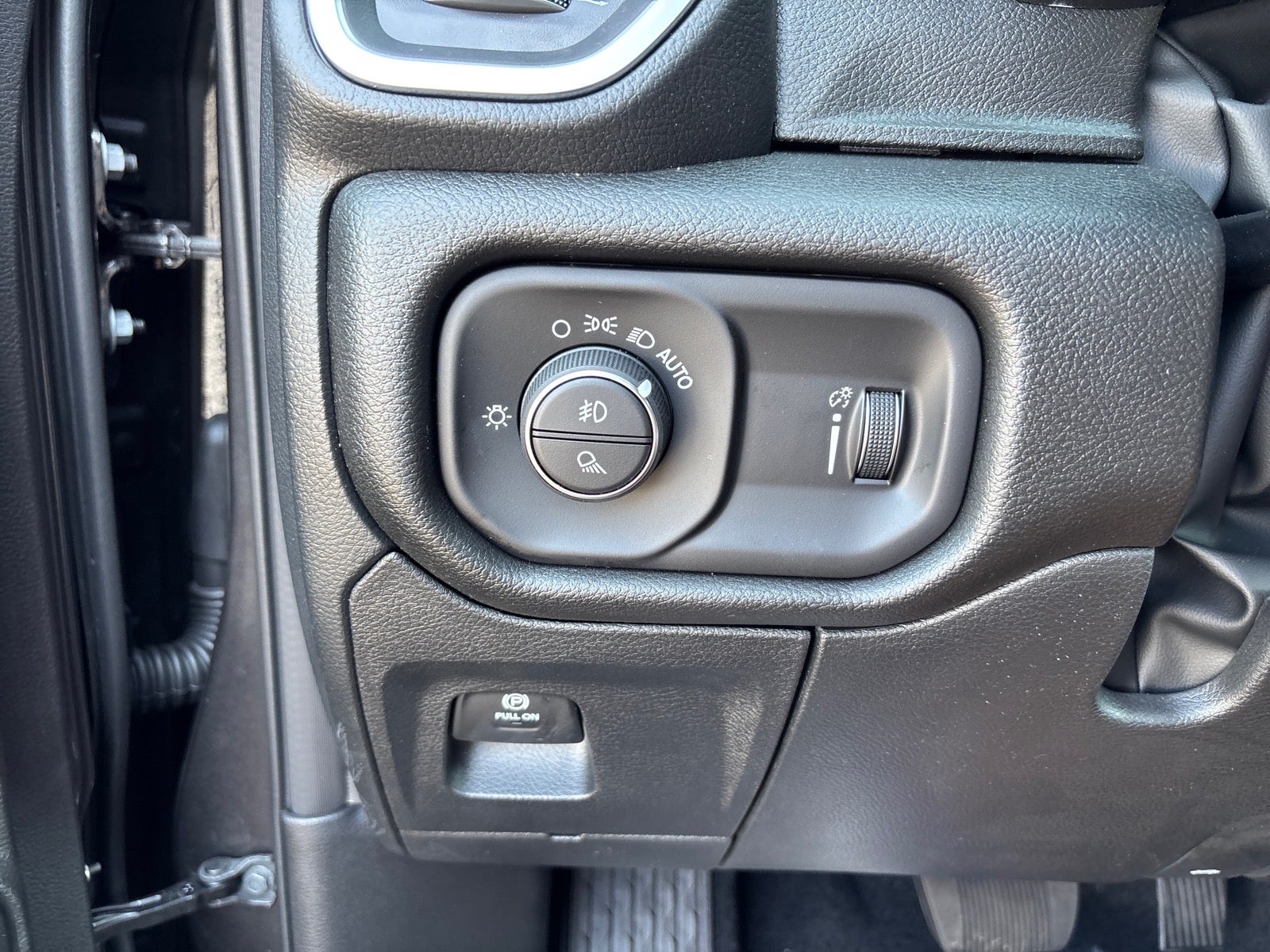 2026 RAM 1500 RAM 1500 EXPRESS CREW CAB 4X4 5'7' BOX