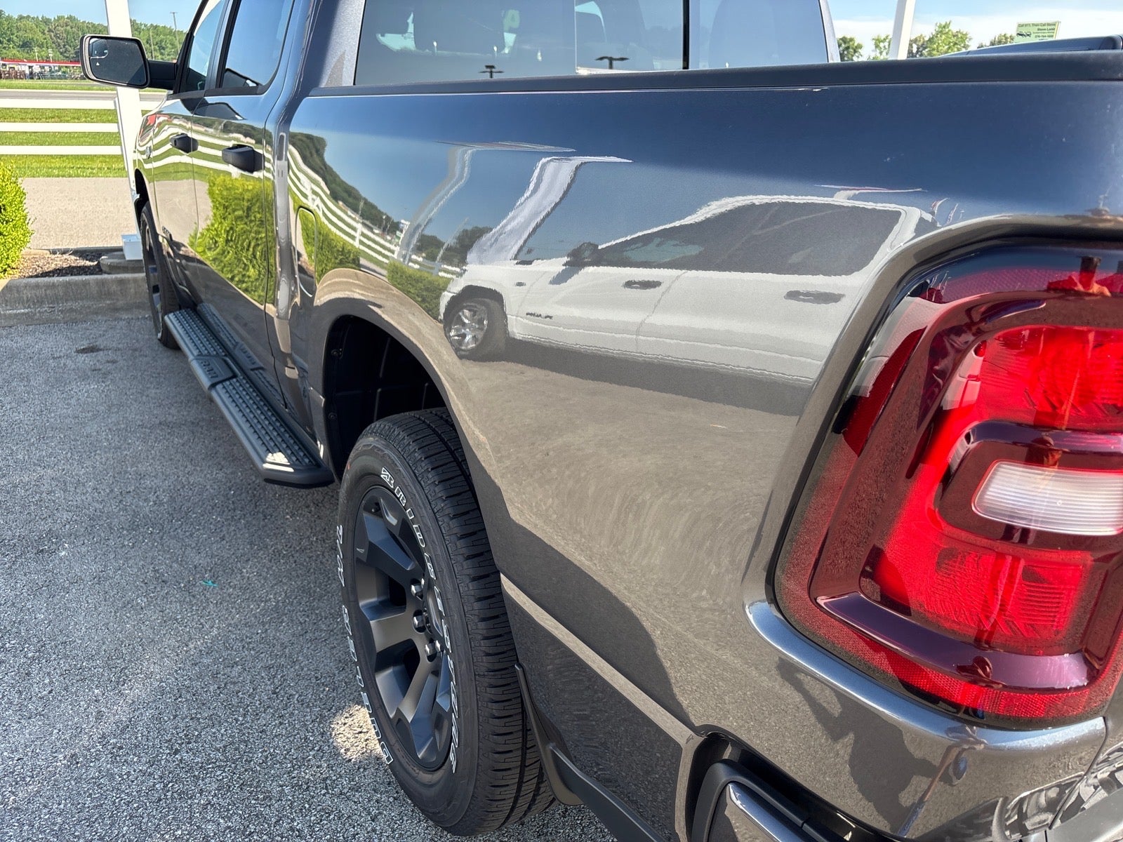 2026 RAM 1500 RAM 1500 EXPRESS CREW CAB 4X4 5'7' BOX