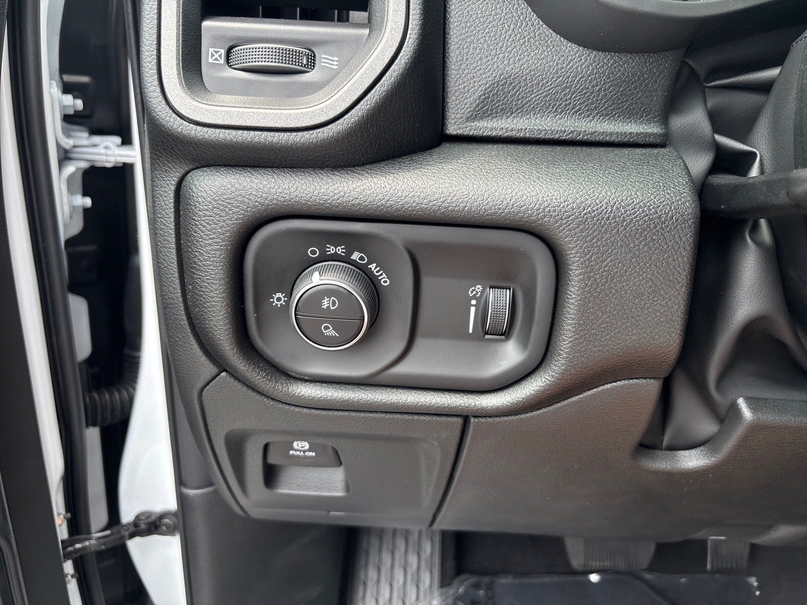 2026 RAM 1500 RAM 1500 EXPRESS CREW CAB 4X4 5'7' BOX