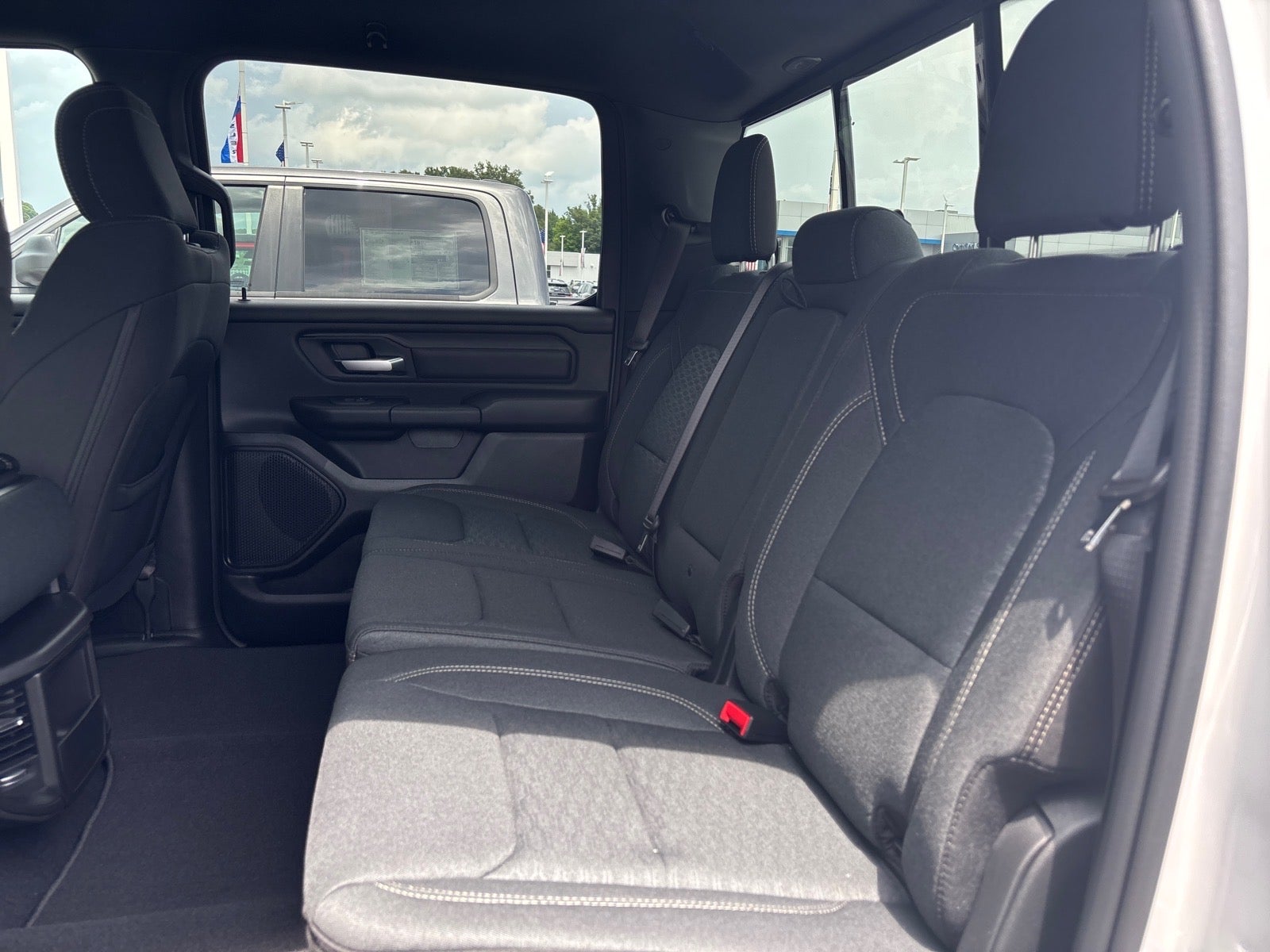 2026 RAM 1500 RAM 1500 EXPRESS CREW CAB 4X4 5'7' BOX