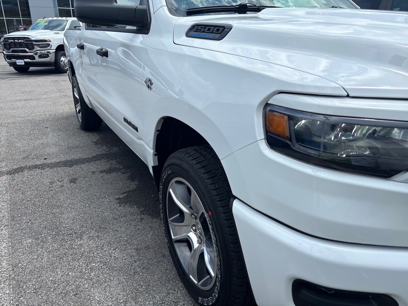 2026 RAM 1500 RAM 1500 EXPRESS CREW CAB 4X4 5'7' BOX