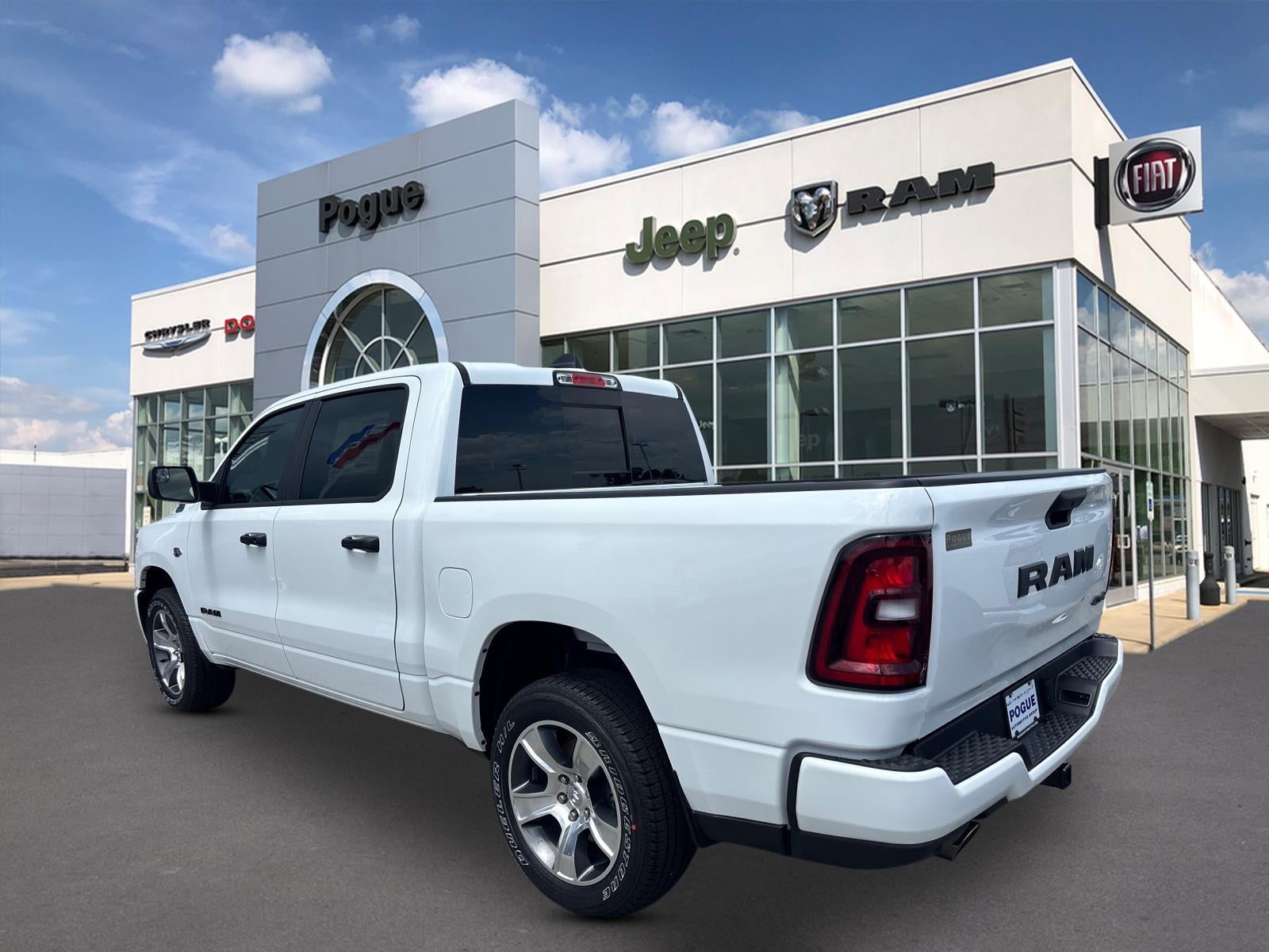 2026 RAM 1500 RAM 1500 EXPRESS CREW CAB 4X4 5'7' BOX