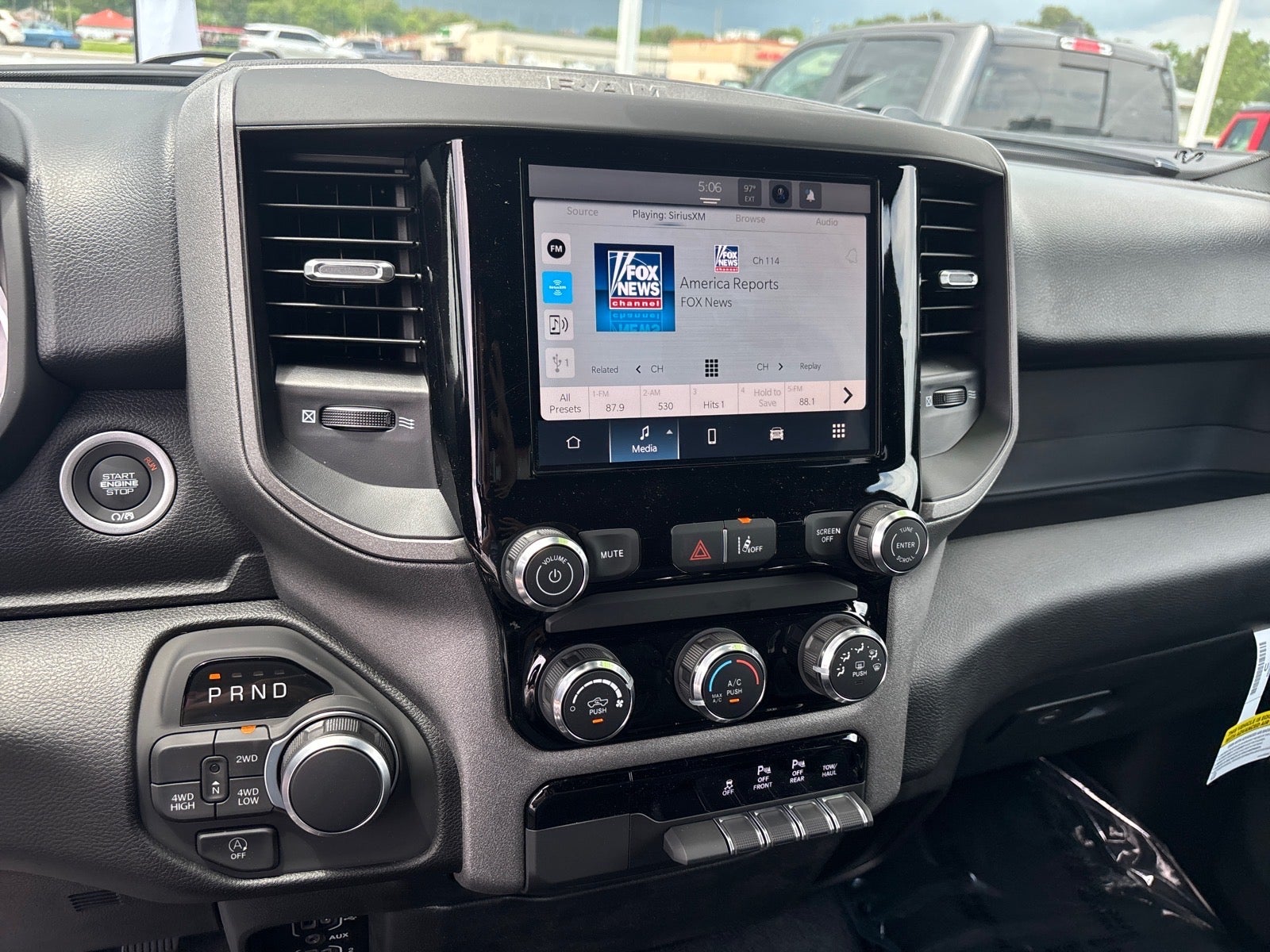 2026 RAM 1500 RAM 1500 EXPRESS CREW CAB 4X4 5'7' BOX