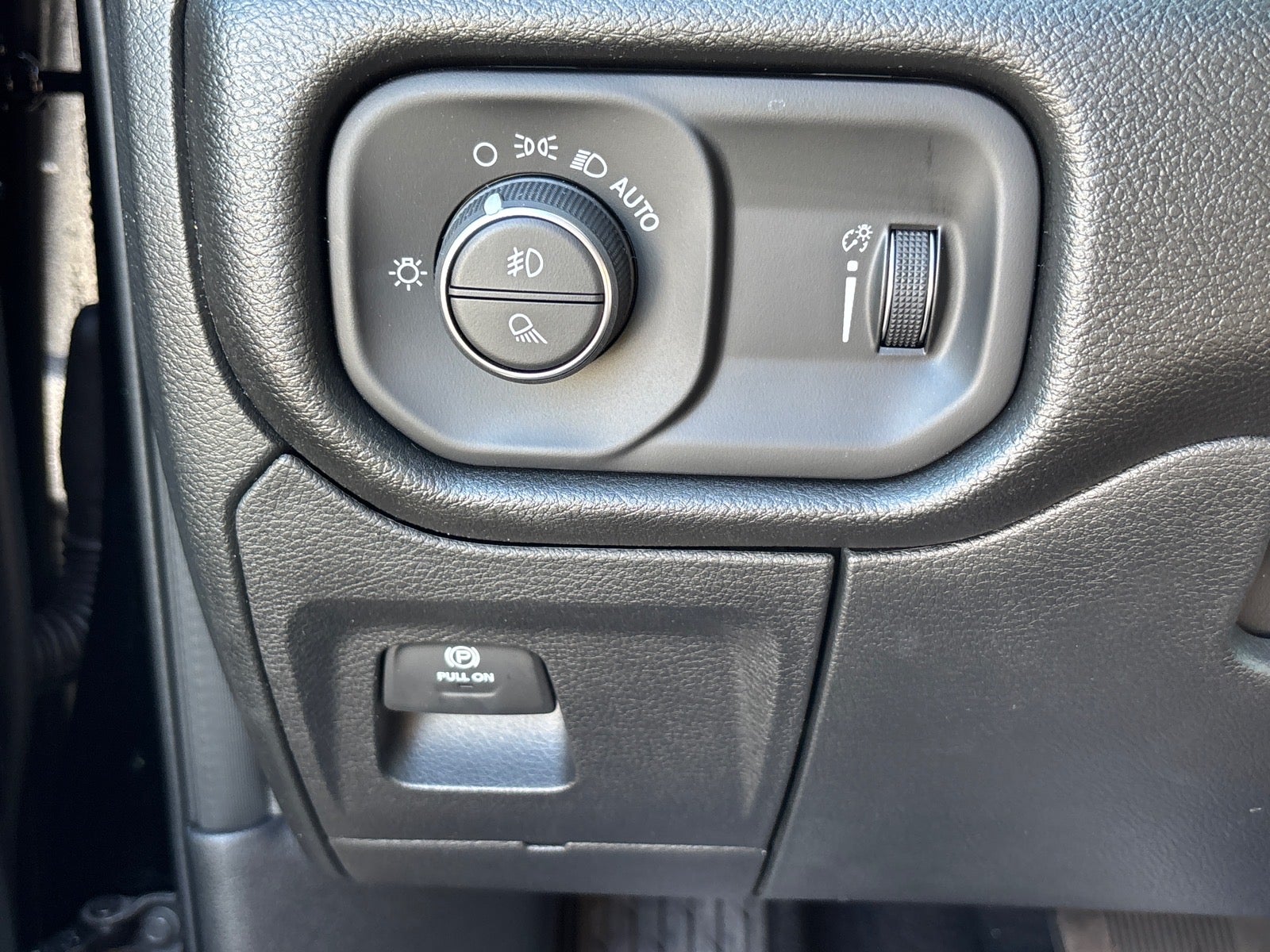 2026 RAM 1500 RAM 1500 EXPRESS CREW CAB 4X4 5'7' BOX