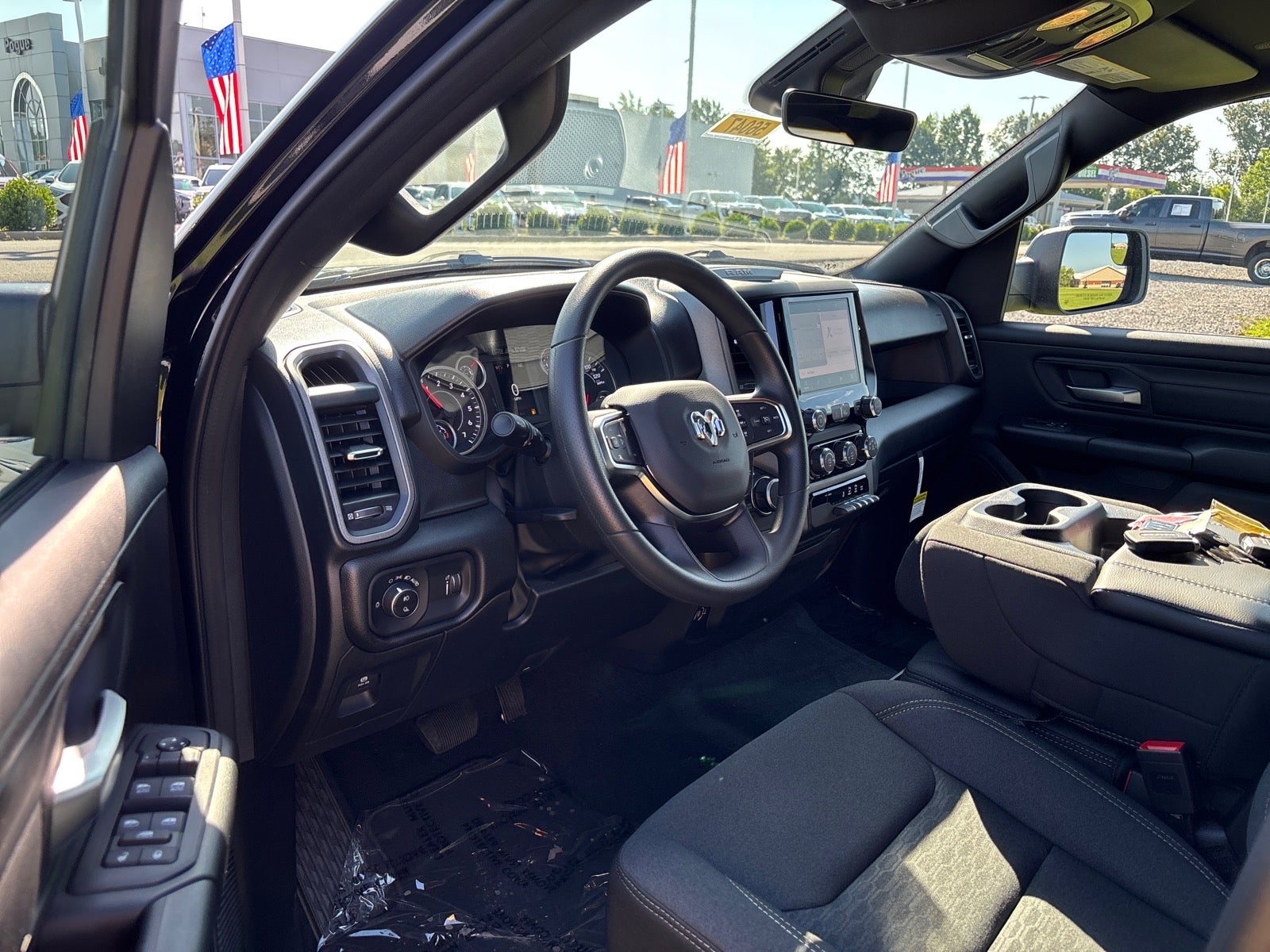 2026 RAM 1500 RAM 1500 EXPRESS CREW CAB 4X4 5'7' BOX