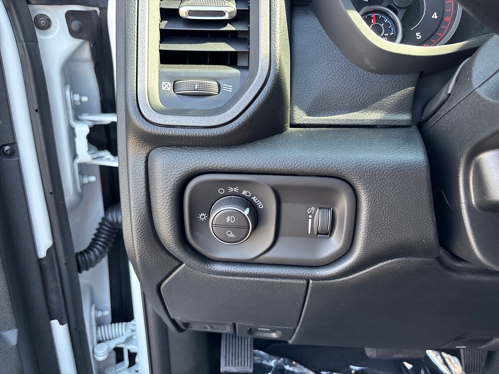 2026 RAM 3500 RAM 3500 TRADESMAN CREW CAB 4X4 8' BOX