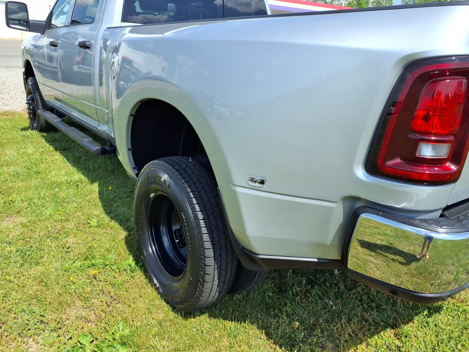 2026 RAM 3500 RAM 3500 TRADESMAN CREW CAB 4X4 8' BOX