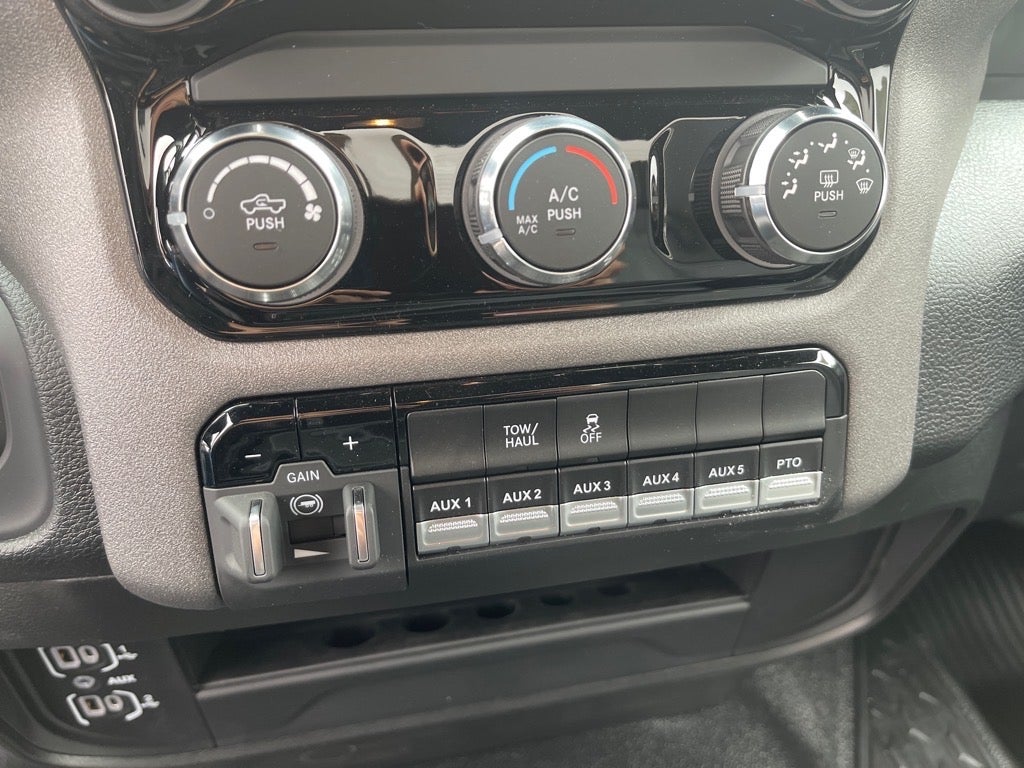 2026 RAM Ram 3500 Chassis Cab RAM 3500 TRADESMAN CHASSIS REGULAR CAB 4X4 60' CA