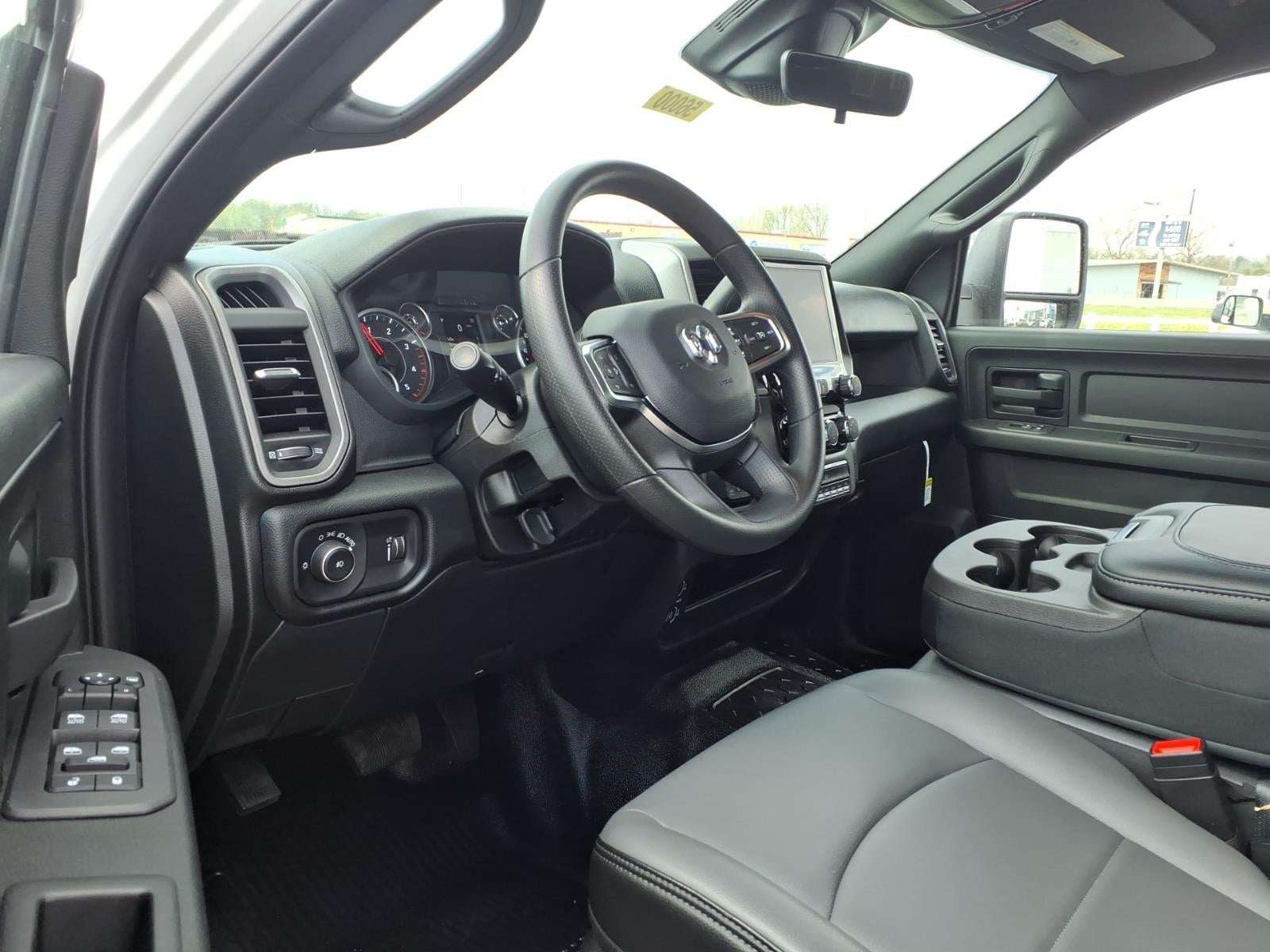 2026 RAM Ram 3500 Chassis Cab RAM 3500 TRADESMAN CREW CAB CHASSIS 4X4 60' CA